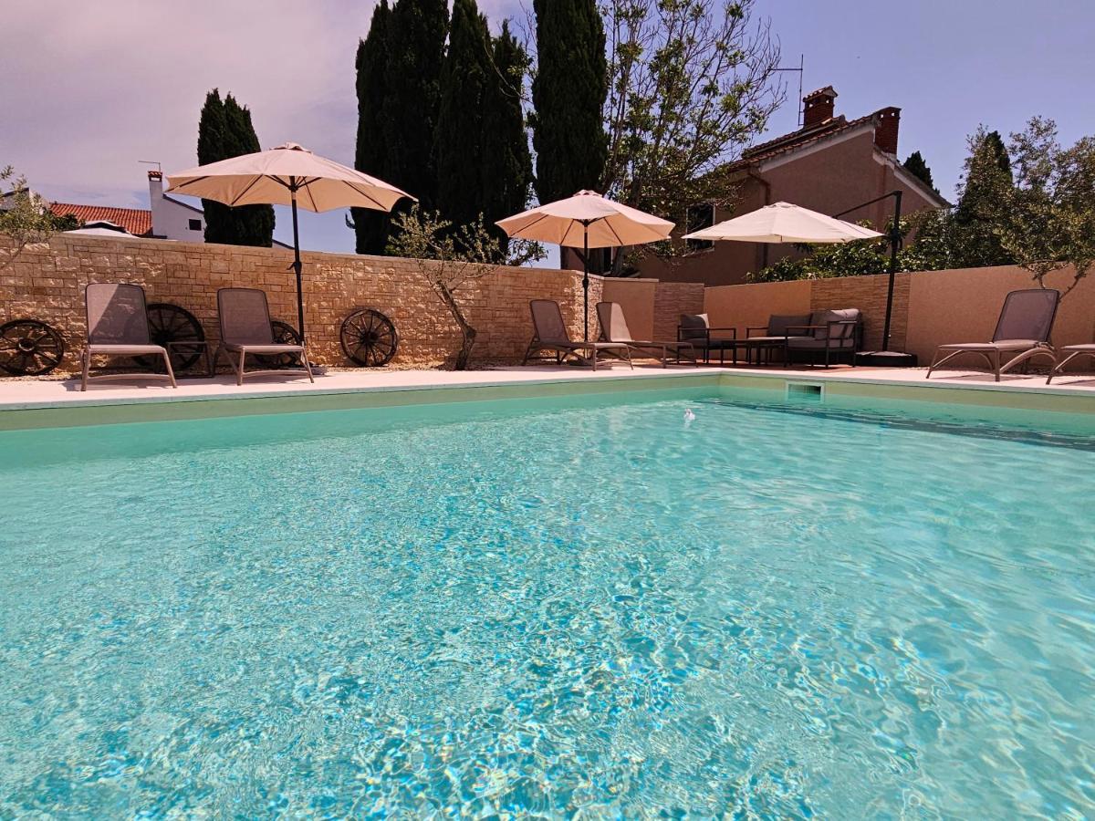Apartmani Grzinic Rovinj Luaran gambar